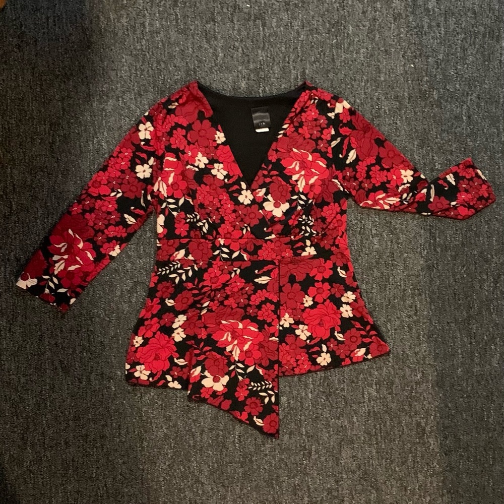 Mid length sleeve silk poinsettia blouse size S